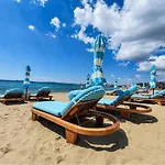 Luxury Rest Dolphin Club サニービーチ